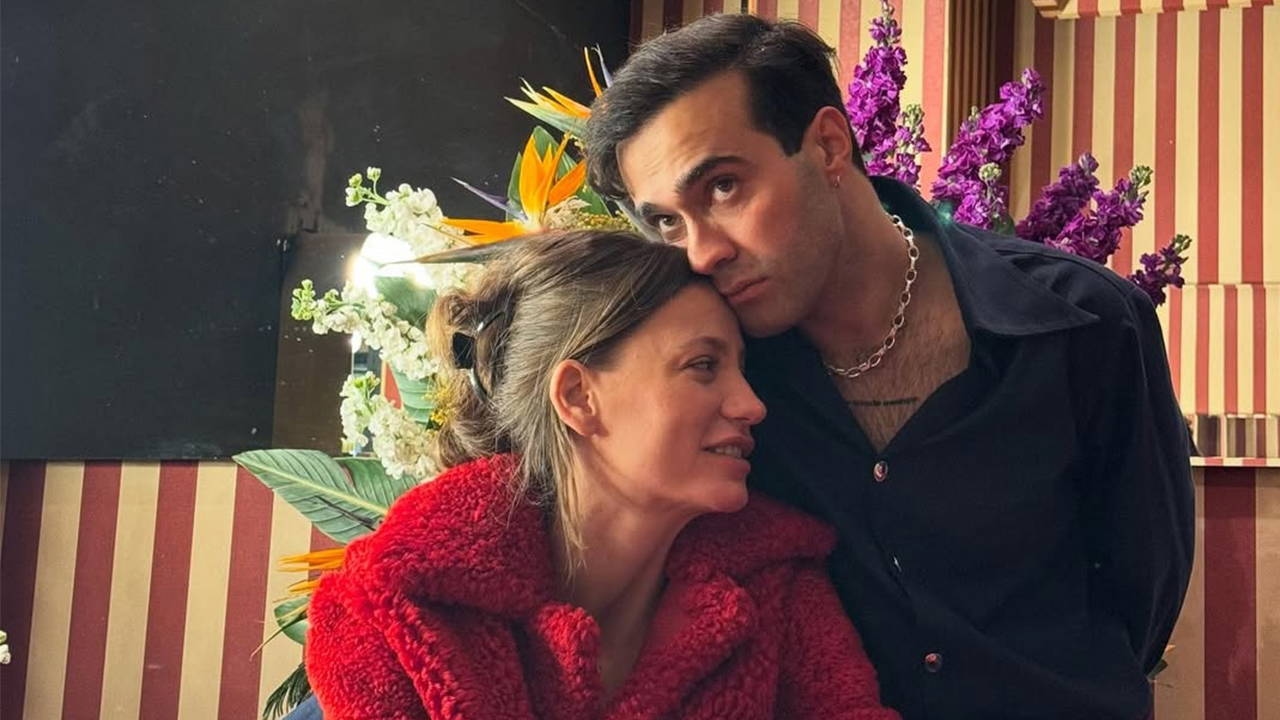 Célébration d'anniversaire romantique de Mert Demir à Serenay Sarıkaya
