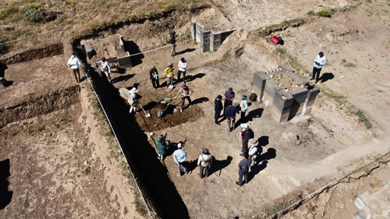 Süphan Dağı eteğindeki Kef Kalesi'nde 49 "fil ayağı" gün yüzüne çıkarıldı