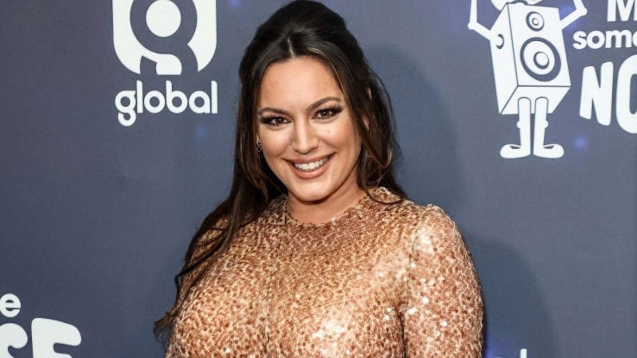 El consejo sobre relaciones de la modelo Kelly Brook ha sacudido las redes sociales: "Engañaré a cualquiera que me engañe".