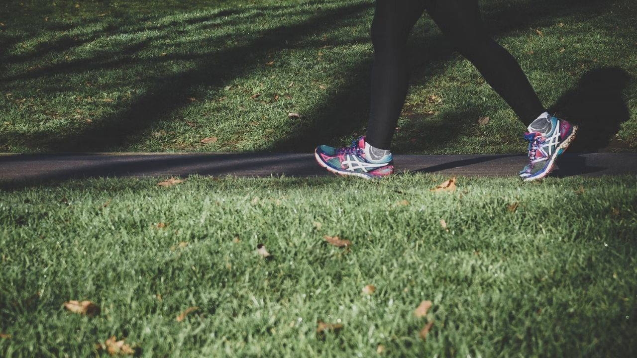A 15-minute walk a day is good for the heart