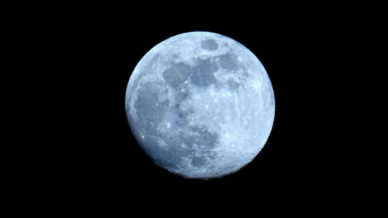 Agua y oxígeno producidos a partir del suelo lunar