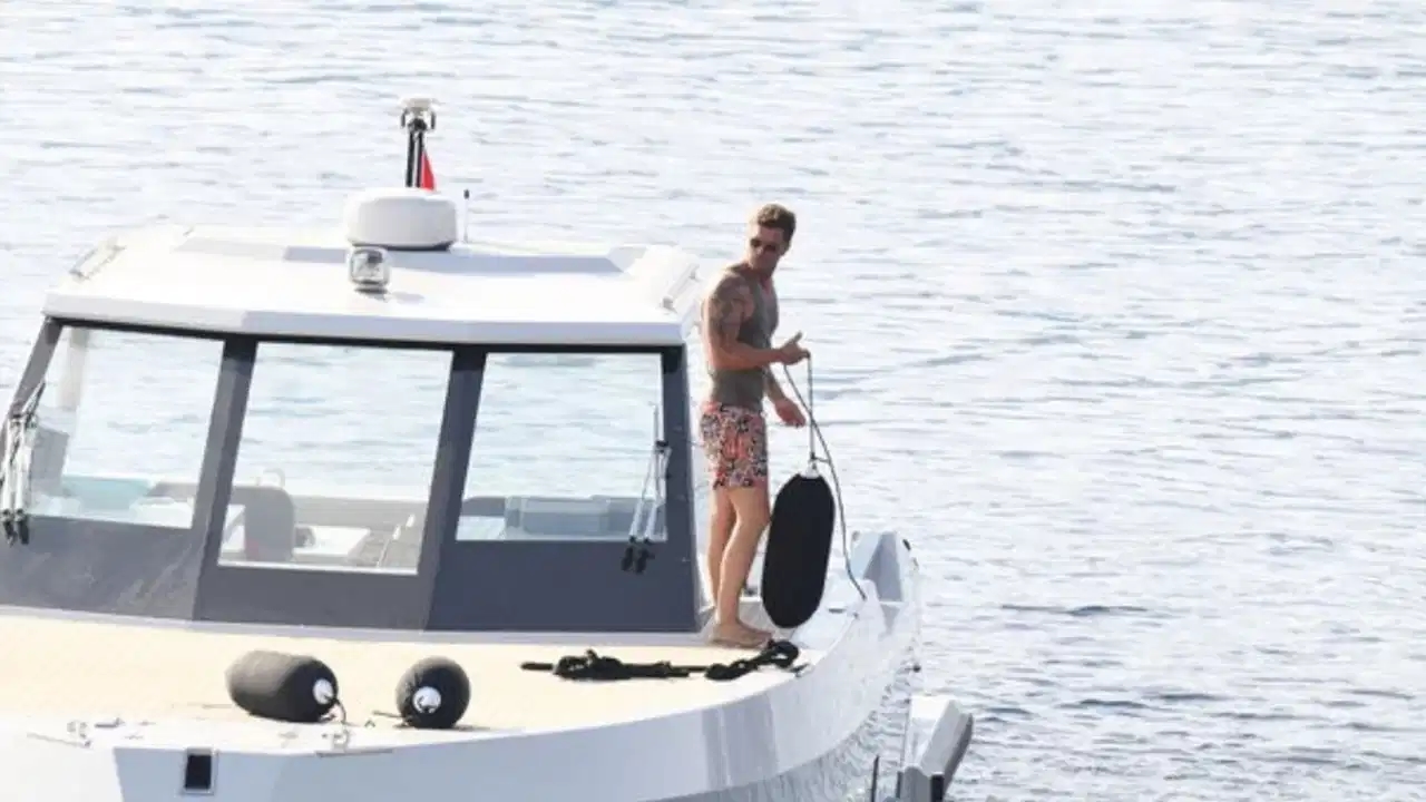 Kıvanç Tatlıtuğ wurde zum ersten Mal in Yalıkavak mit seinem Luxusboot gesehen