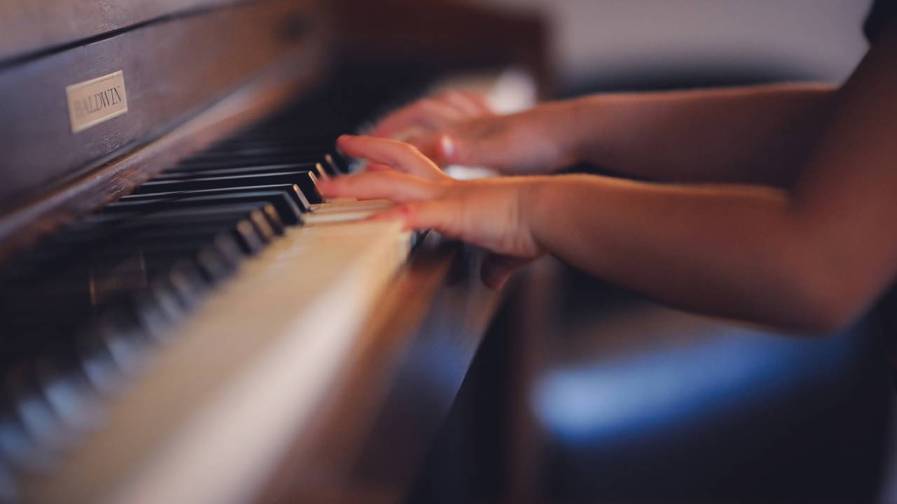 Estudio: Tocar un instrumento musical protege el cerebro del envejecimiento