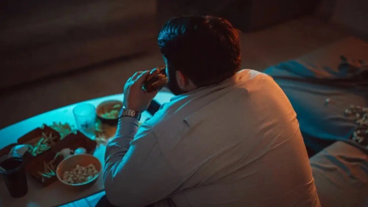 Especialistas alertam: "Fome noturna" pode ser sinal desta doença!