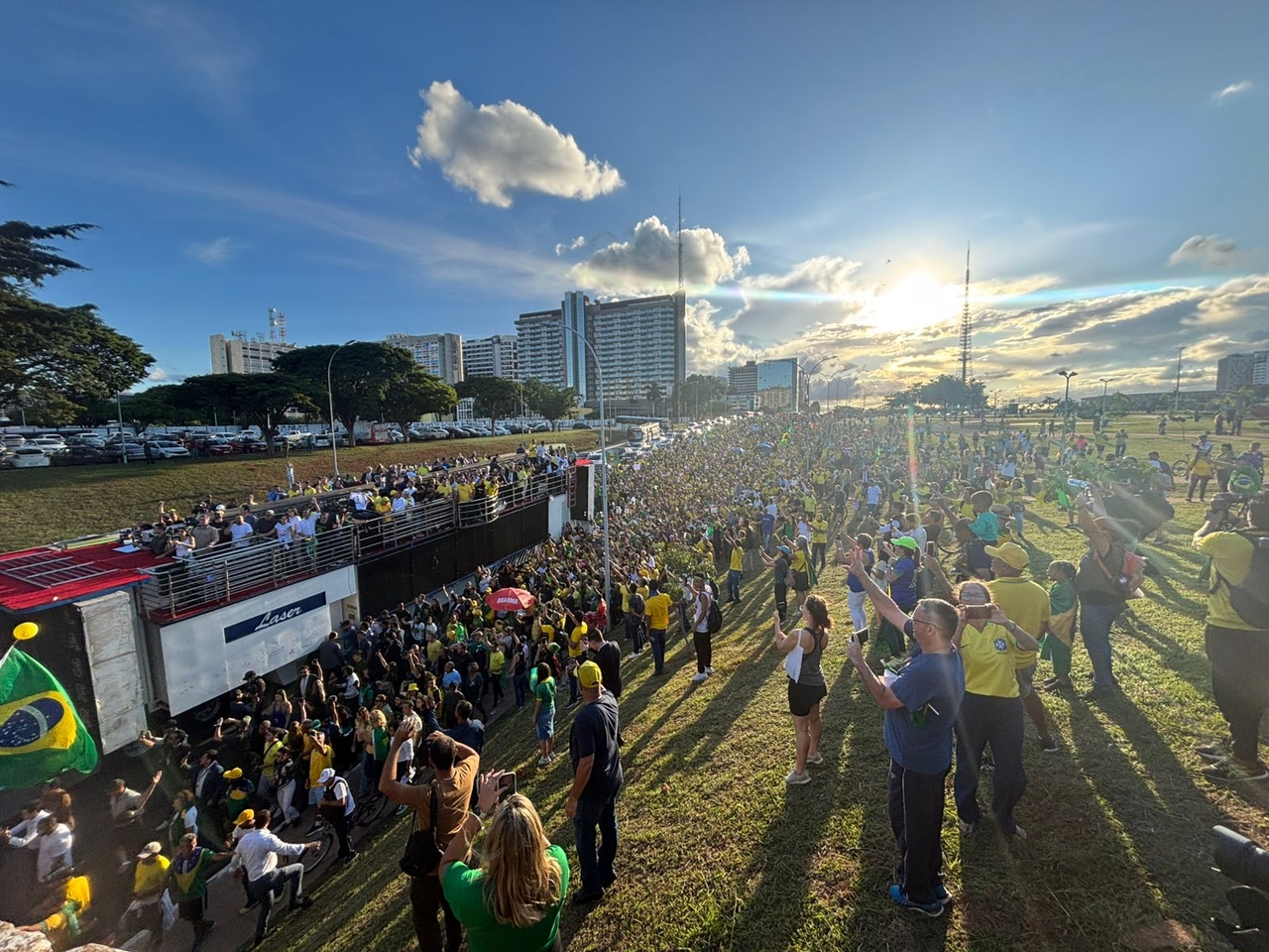 Met Bolsonaro aanwezig, trekt pro-amnestiemars menigte op in Brasilia
