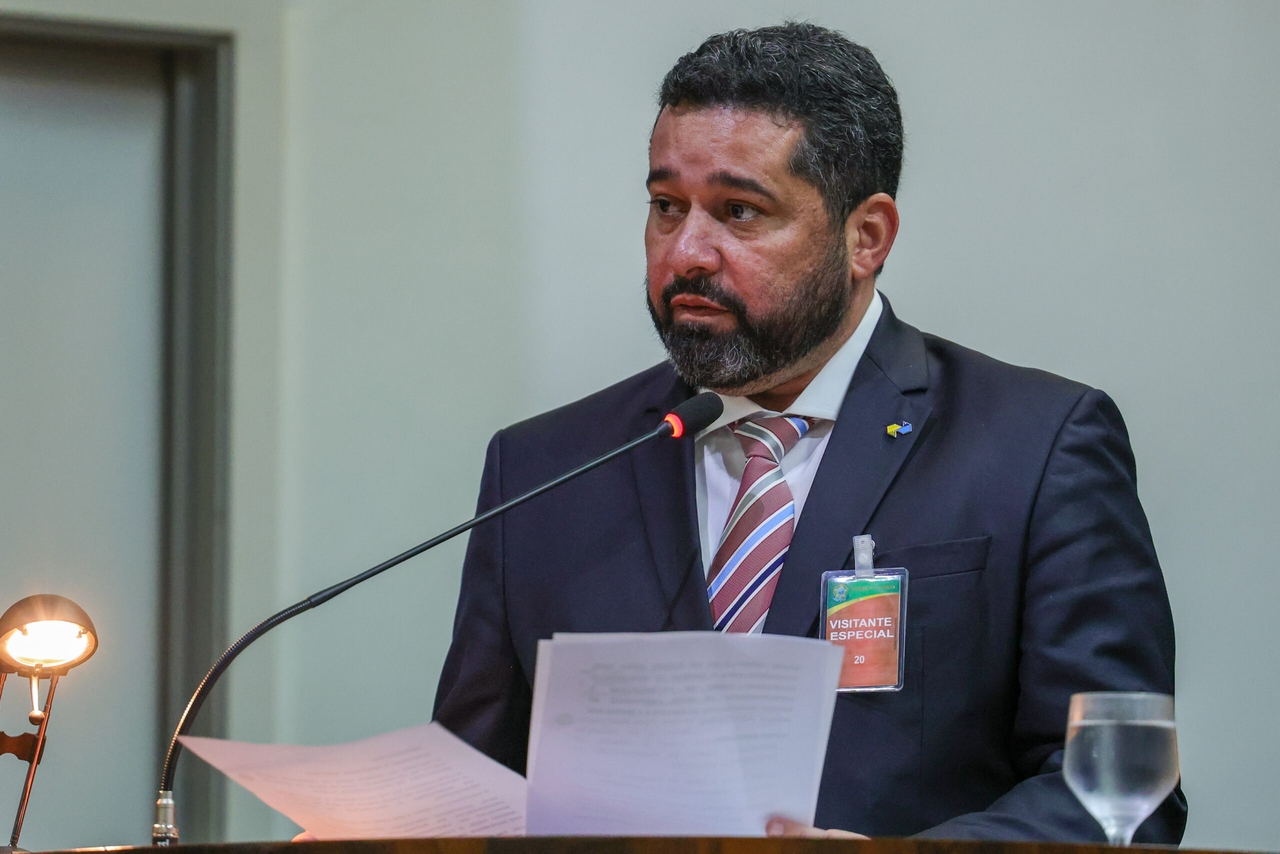 Em meio a rombo, presidente dos Correios teve aumento de 14% em dois anos