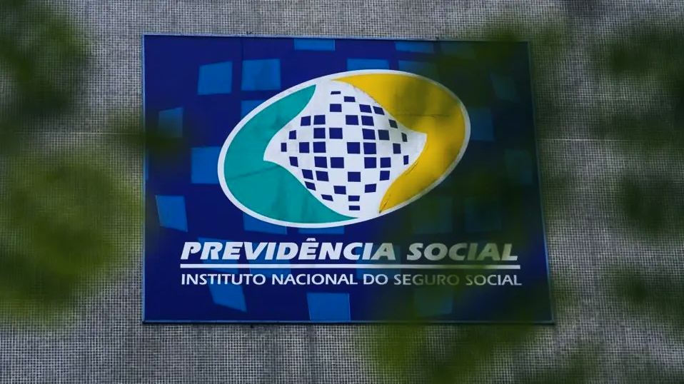 Un tribunal bloque 23,8 millions de R$ des personnes enquêtées pour fraude à l'INSS