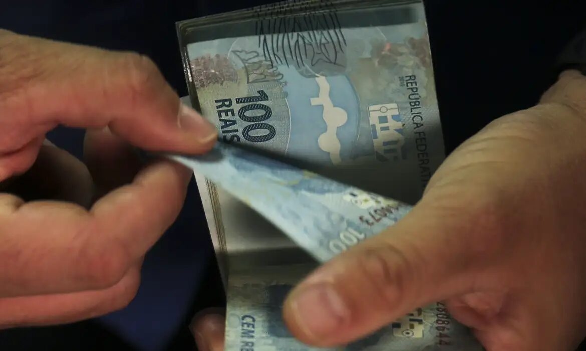 L'industria reagisce ai cambiamenti dell'IOF e chiede tagli alla spesa pubblica