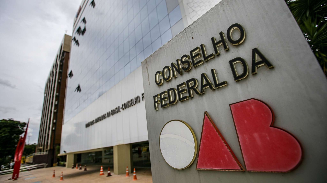 Congress enacts the "Default Amendment Proposal" for government debt; the Brazilian Bar Association (OAB) will sue the Supreme Federal Court (STF).