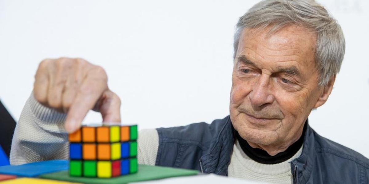 A efeméride de 19 de maio: em 1974, Ernő Rubik inventou o quebra-cabeça mais famoso, o Cubo Mágico!