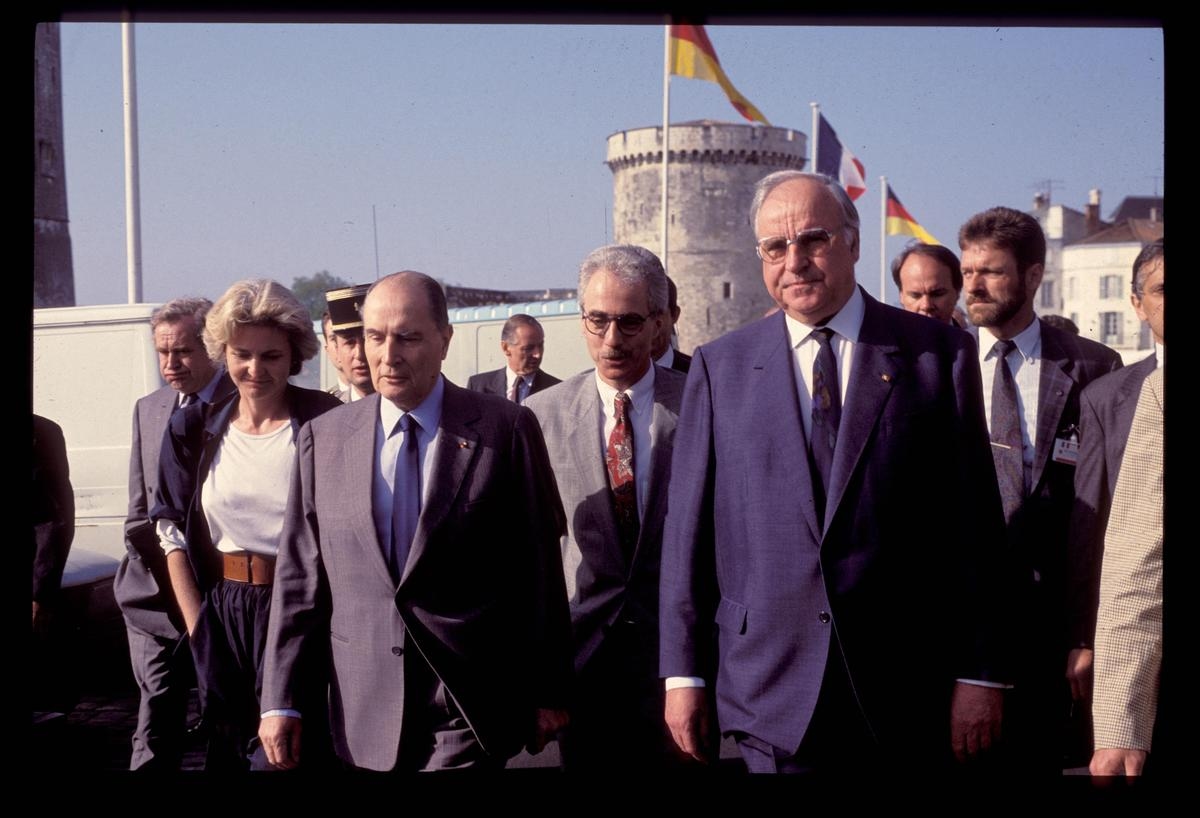 21 Mayıs'ın efemerisi: 1992'de François Mitterrand, La Rochelle'de Fransa-Almanya zirvesi için Helmut Kohl'u kabul etti
