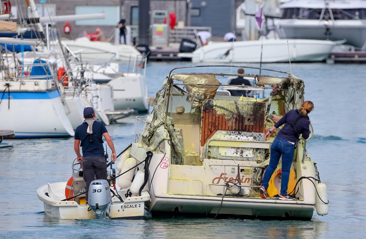 La Rochelle: Les Minimes limanında bir teknede patlama meydana geldi, iki kişi yaralandı