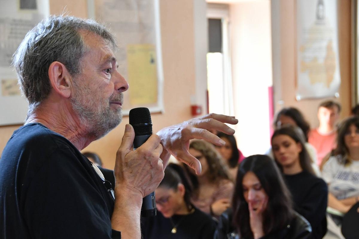 “Mostrando la cocina trasera”: Pierre Lemaitre, ganador del Premio Goncourt, imparte una conferencia en un instituto de Périgueux.