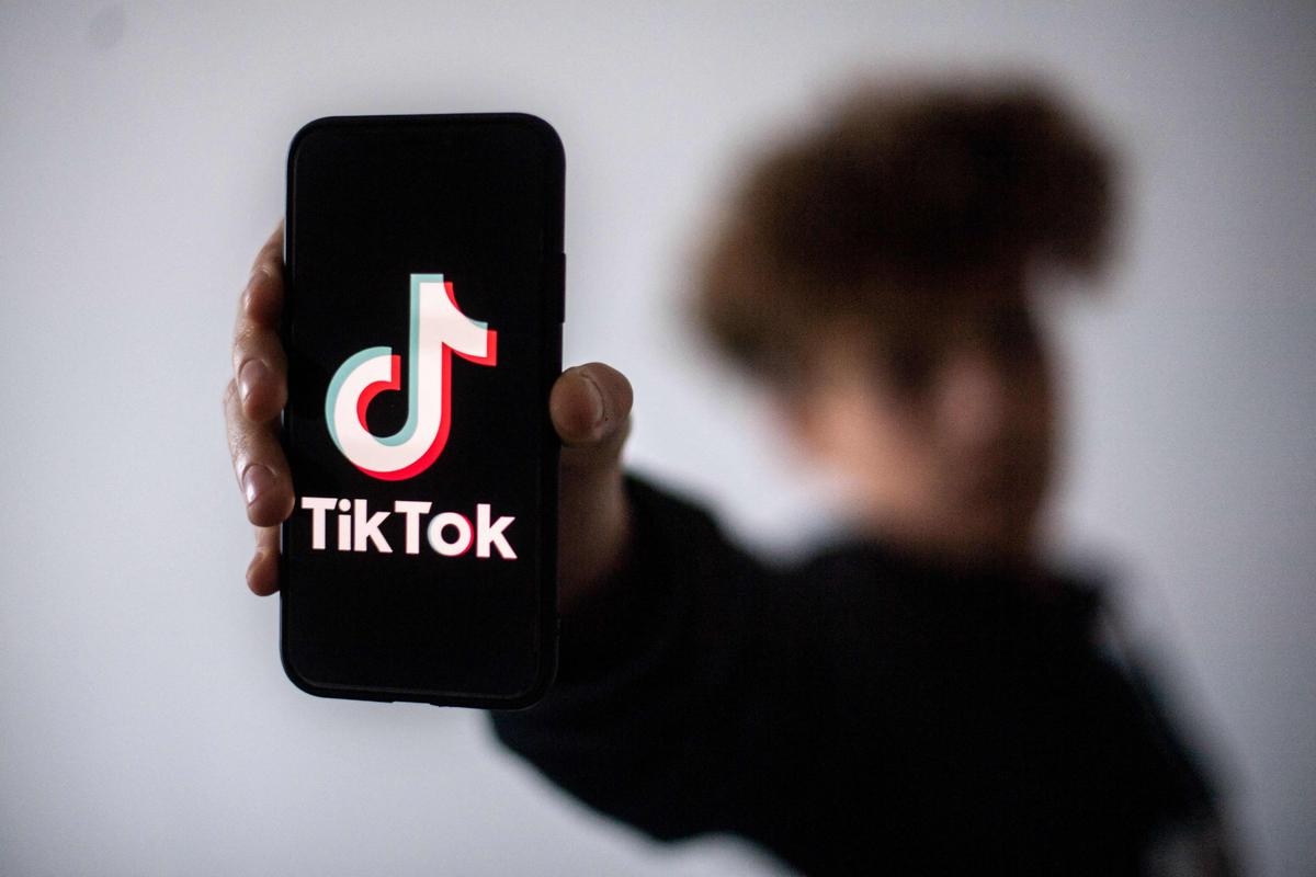 Limitar el acceso de los menores a las redes sociales: Francia y Grecia lideran la ofensiva en Europa