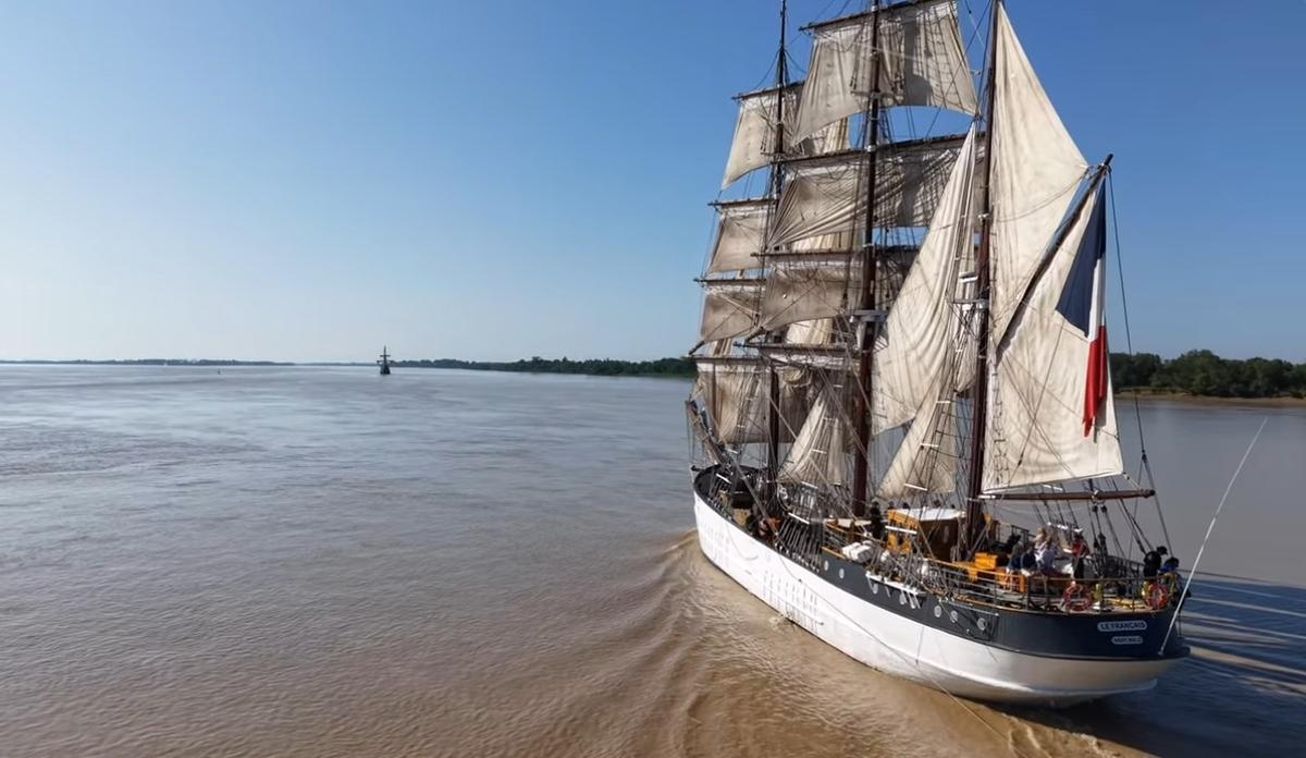 Video: Die majestätische Ankunft der Segelboote in der Gironde-Mündung zum Bordeaux-Weinfest, gefilmt von einer Drohne