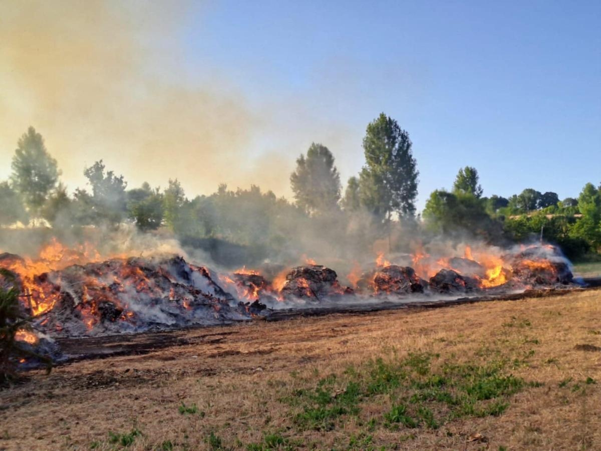 Lot-et-Garonne: un montón de leña en llamas