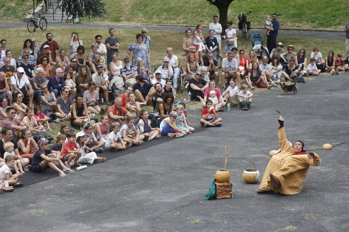 Mimos em Périgueux 2025: Um dia fora do festival