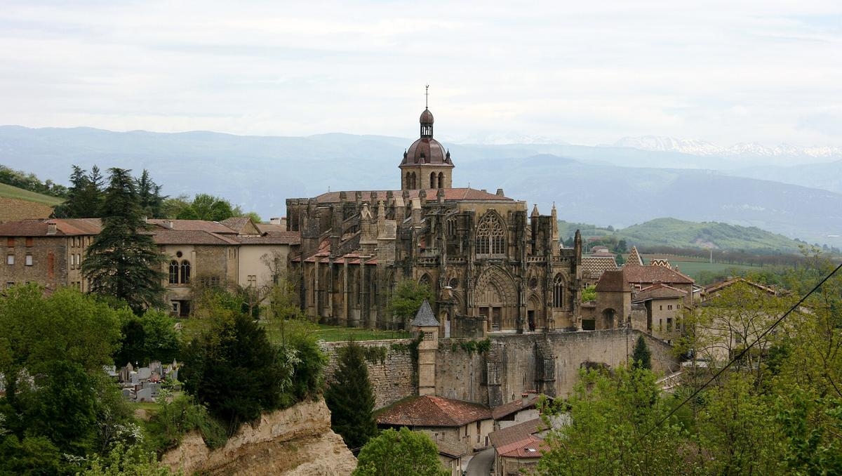 Esta cidade medieval repleta de história é a nova “Vila Favorita dos Franceses”