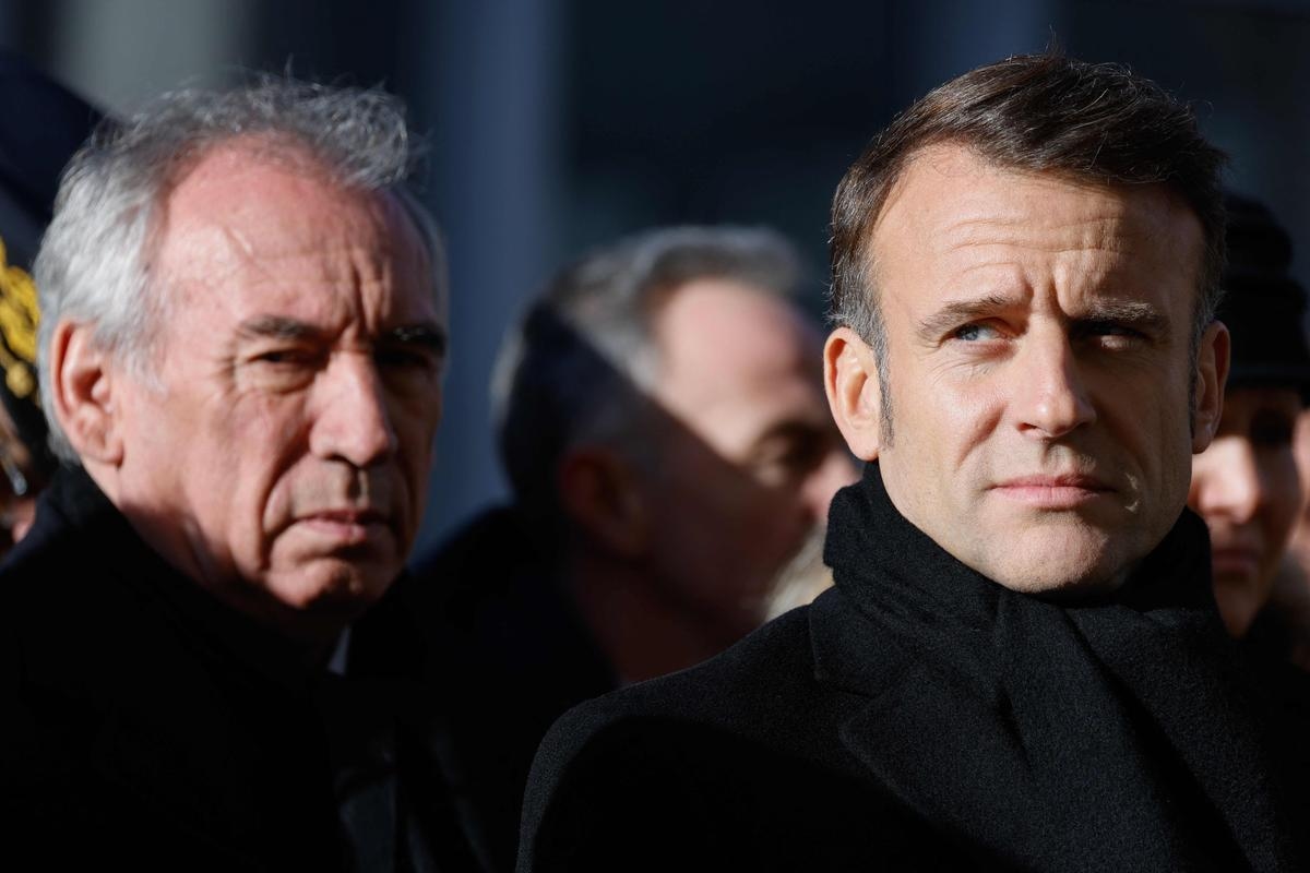 Ligero aumento de popularidad de Emmanuel Macron y François Bayrou en julio