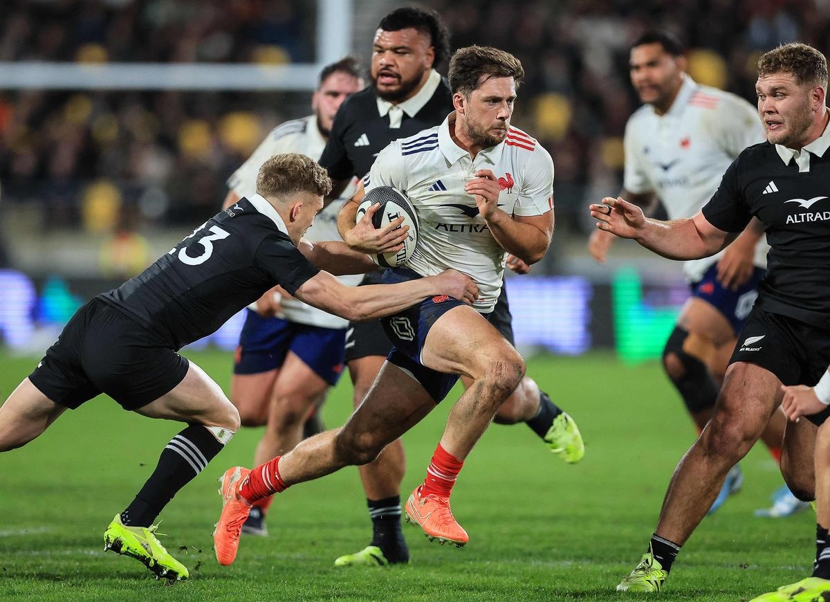 França XV. Barassi, Woki e Montagne fora da partida contra os All Blacks, Hastoy provavelmente será titular na defesa de La Rochelle