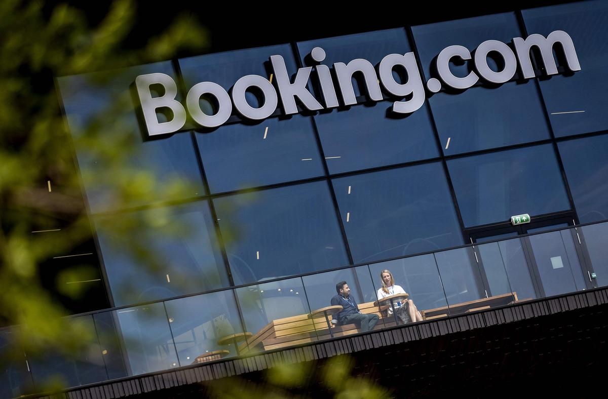 Turismo: Mais de 10 mil hoteleiros europeus movem ação judicial contra a plataforma Booking