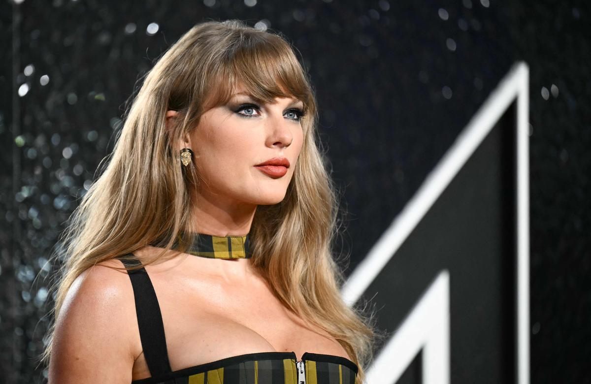 Taylor Swift lançará seu 12º álbum, "The Life of a Showgirl", em 3 de outubro e revela a arte da capa.