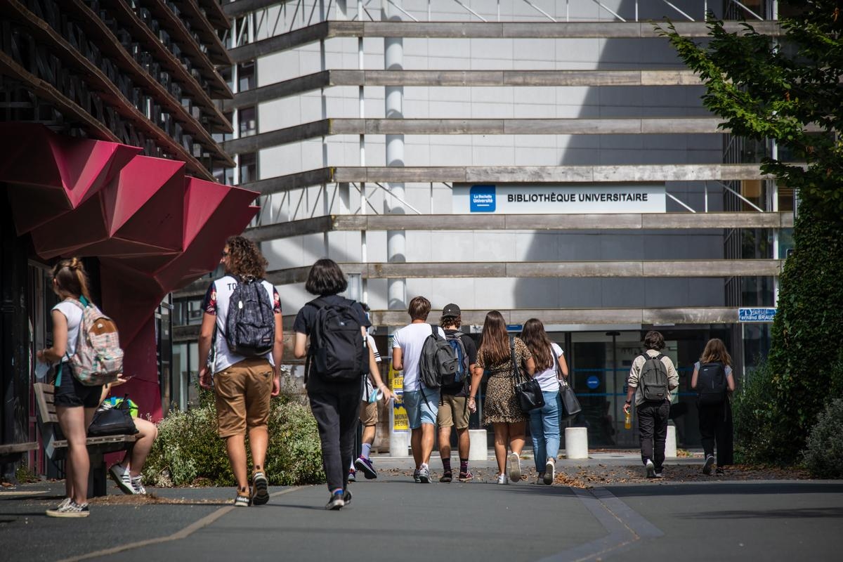 Orçamento de Bayrou para 2026: o "ano em branco" enfraquecerá ainda mais os estudantes?