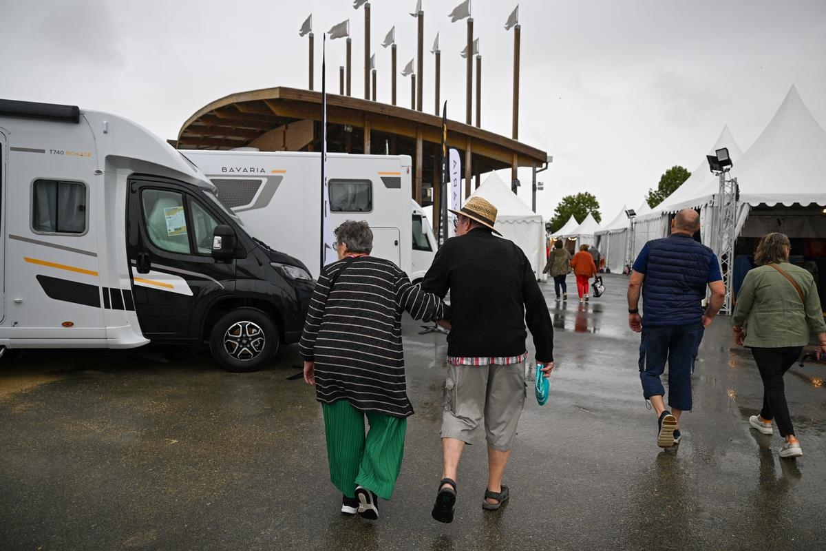 La Rochelle Fair: Rain doesn't discourage plant and animal lovers