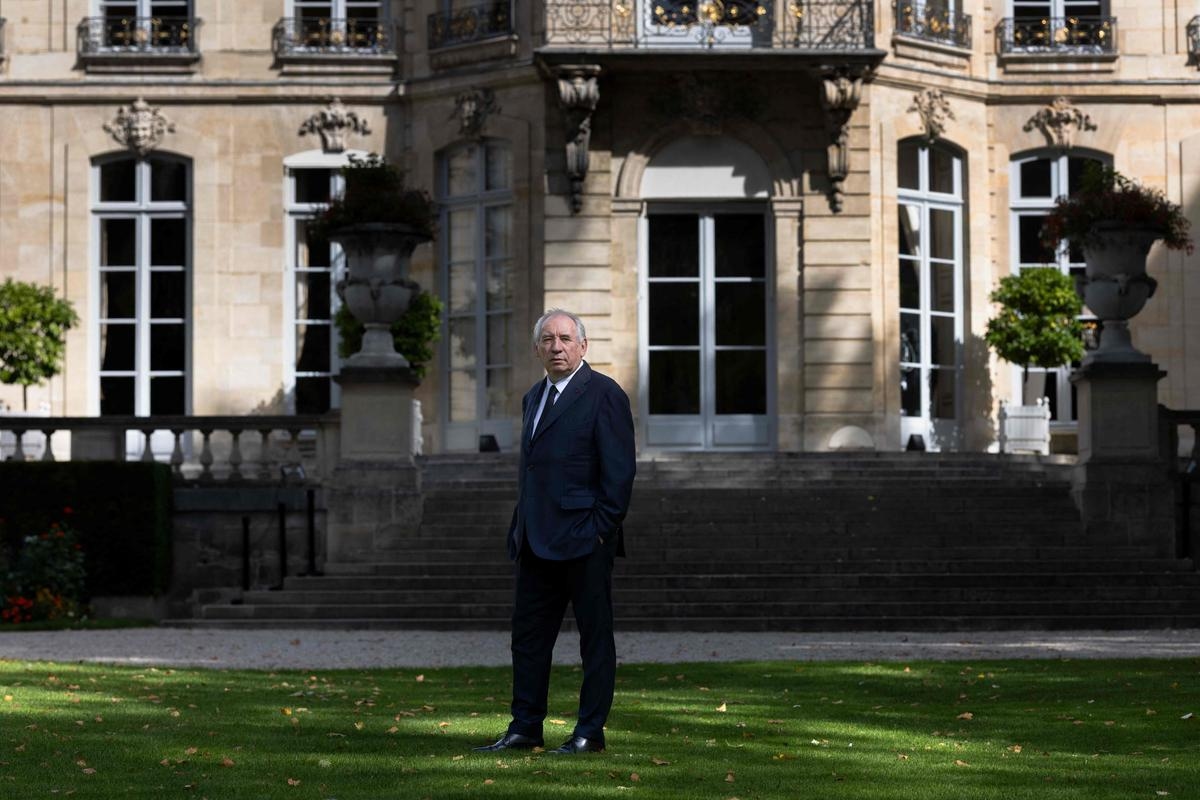 Vote of confidence: on the eve of D-Day, everyone is moving their pawns for the post-Bayrou era