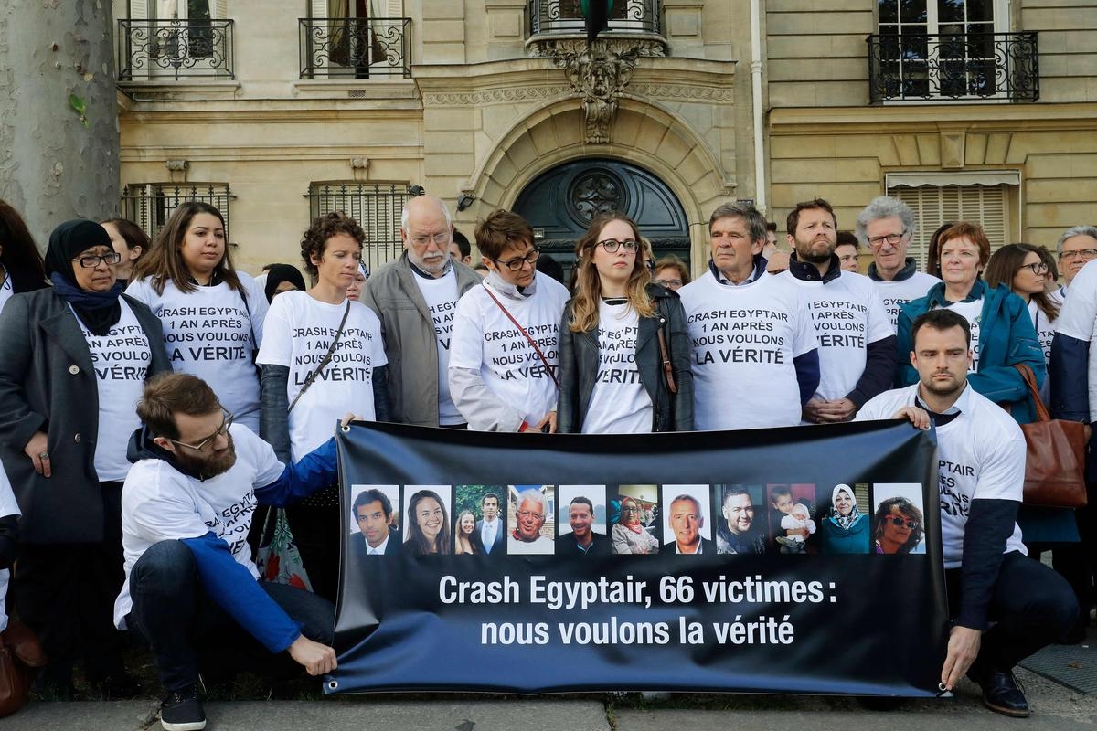 Crash d’EgyptAir en 2016 : « Une justice bâclée », dix ans après le drame qui a fait 66 morts, le parquet de Paris requiert un non-lieu