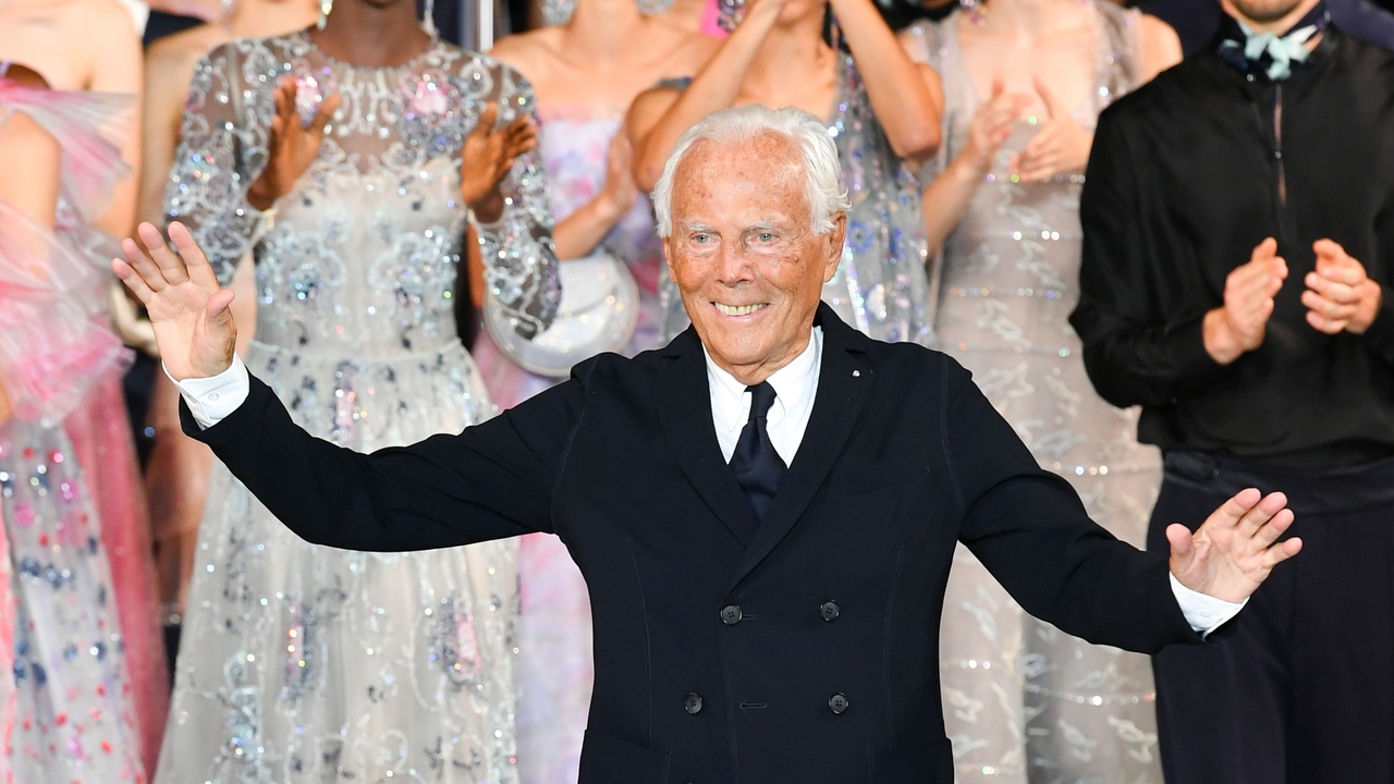 Zum Tod von Giorgio Armani: Die besten Looks des Designers in der VOGUE Galerie
