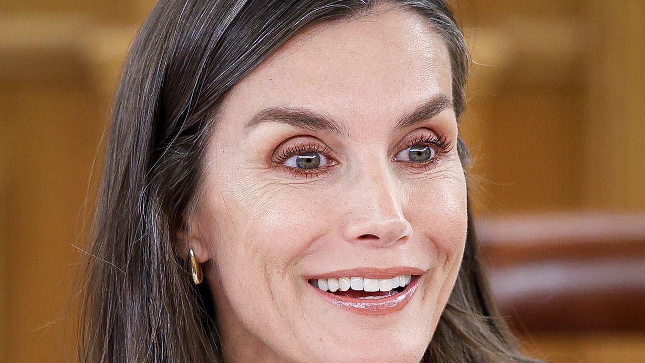 Königin Letizia stylt schon jetzt den Blazer, den Sie im Sommer 2025 bestimmt auch tragen wollen