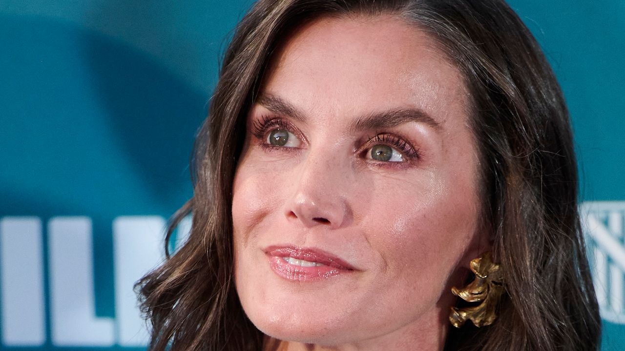 Königin Letizia: Ihr elegantes weißes Leinenkleid ist schlicht – und gleichzeitig so besonders