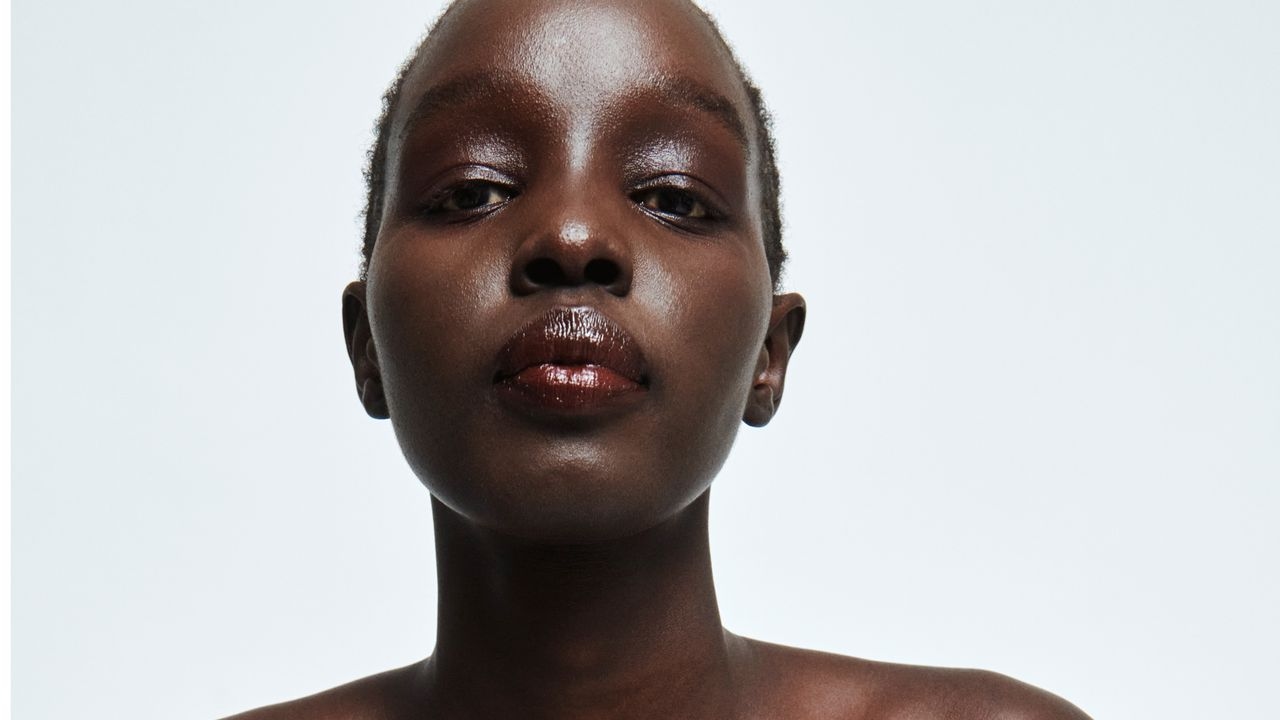 Фиксирующий спрей: лучшие продукты и три идеальных способа применения