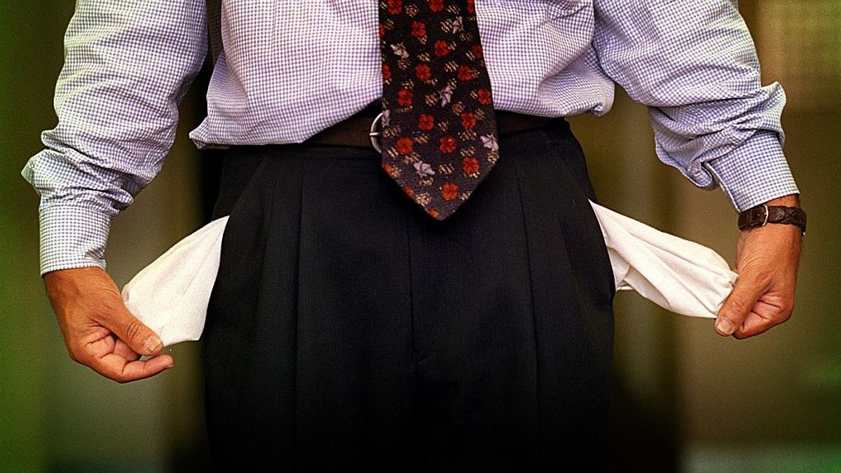 Never date a "broke dude" — but don't let one with money control you, either