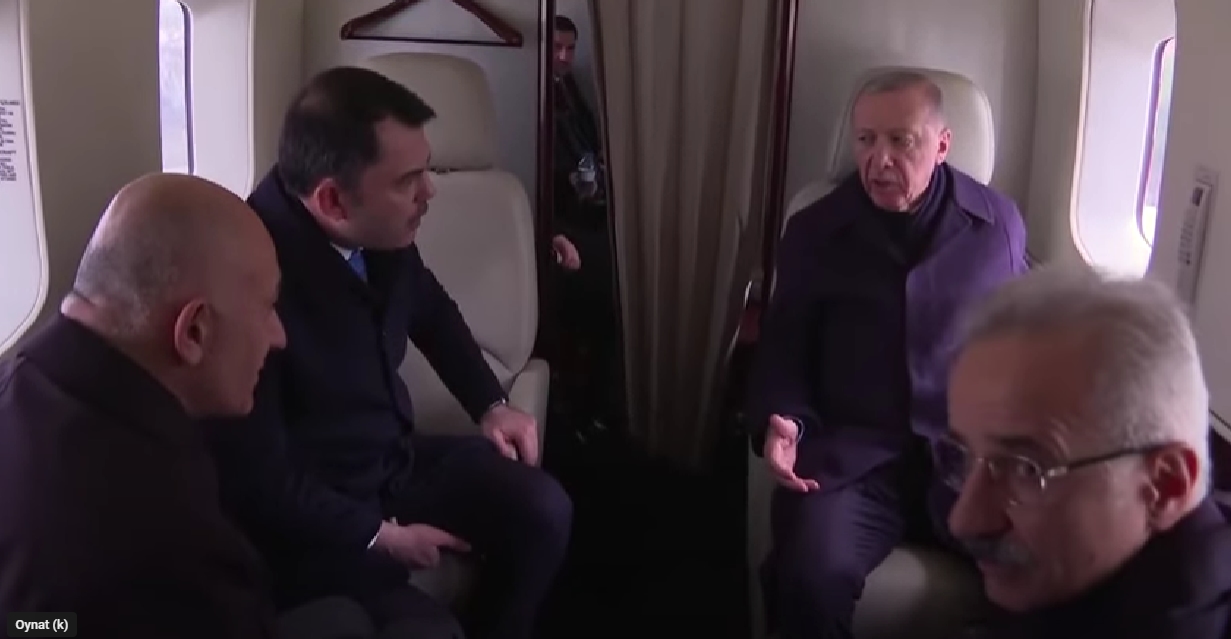 Özgür Özel deelde de presentatie van Kanal İstanbul aan Erdoğan