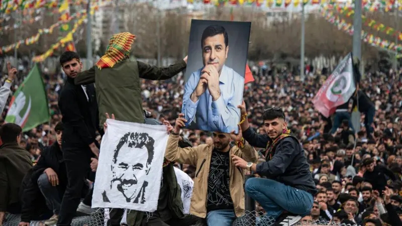Mümtaz'er Türköne escribió: Mi lado kurdo