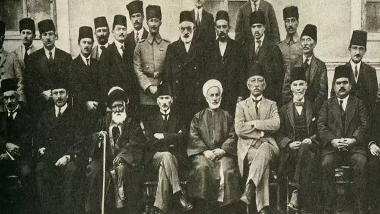 Onur Alp Yılmaz yazdı: Acaba Kürt sorununun önündeki engel anti-Atatürk histerileri mi?