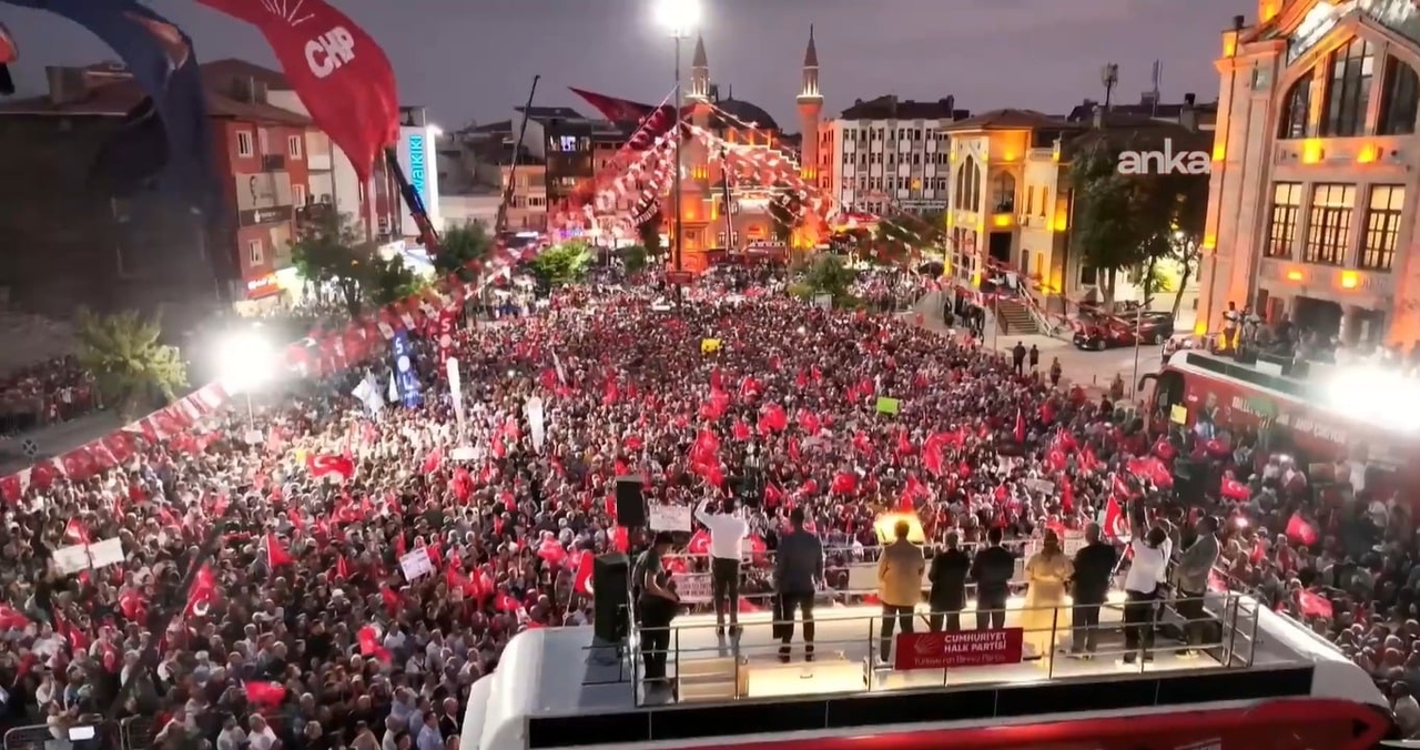 CHP's Aksaray rally | Özgür Özel: "I swear we will disband the Ak Toros gang."