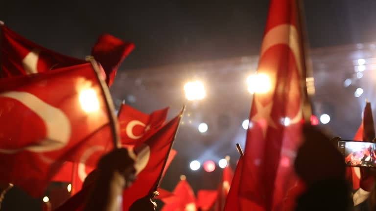 Onur Alp Yılmaz escreveu: O estado-nação sem dono preso entre o turquismo e o curdismo