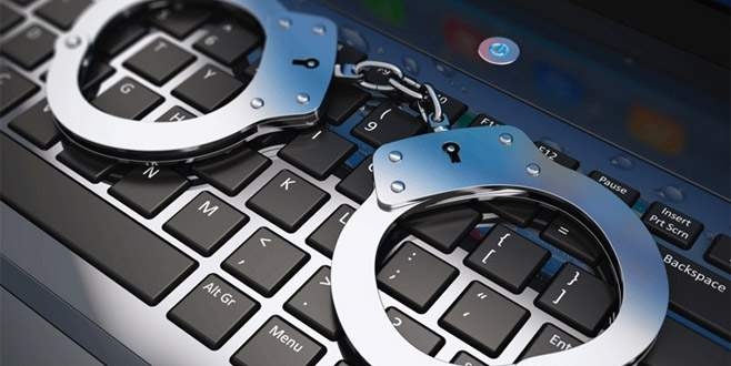Operación redes sociales: académicos y abogados detenidos