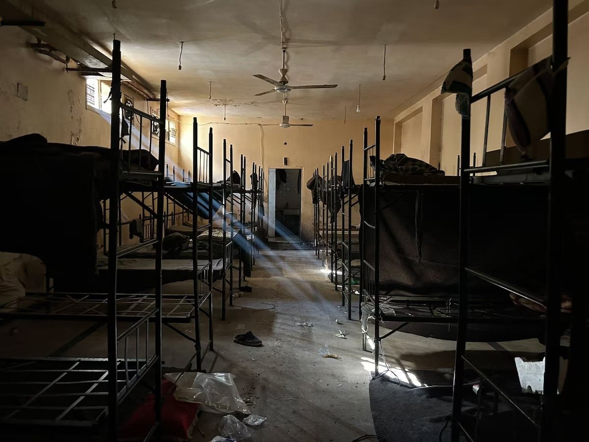 Yönetim yeni, yöntemler eski: Şara Suriyesi’nde cezaevleri yine doluyor