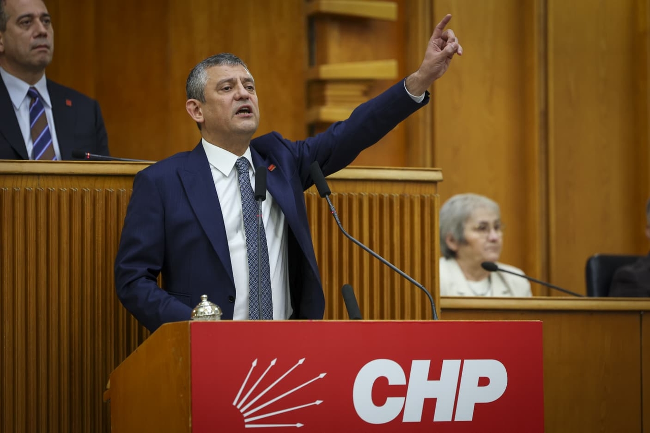 Özgür Özel: “Fındık kadar aklınızla CHP’yi AKP içindeki taht savaşlarına alet edemezsiniz”