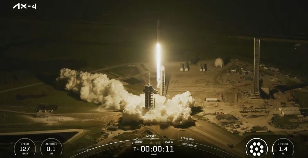 Segundo Polo no espaço decola de Cabo Canaveral, liderando a primeira missão polonesa à ISS