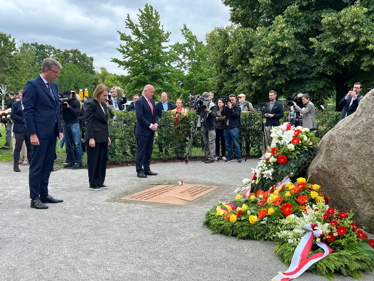 Temporary memorial to Polish victims of Nazi-German occupation unveiled in Berlin