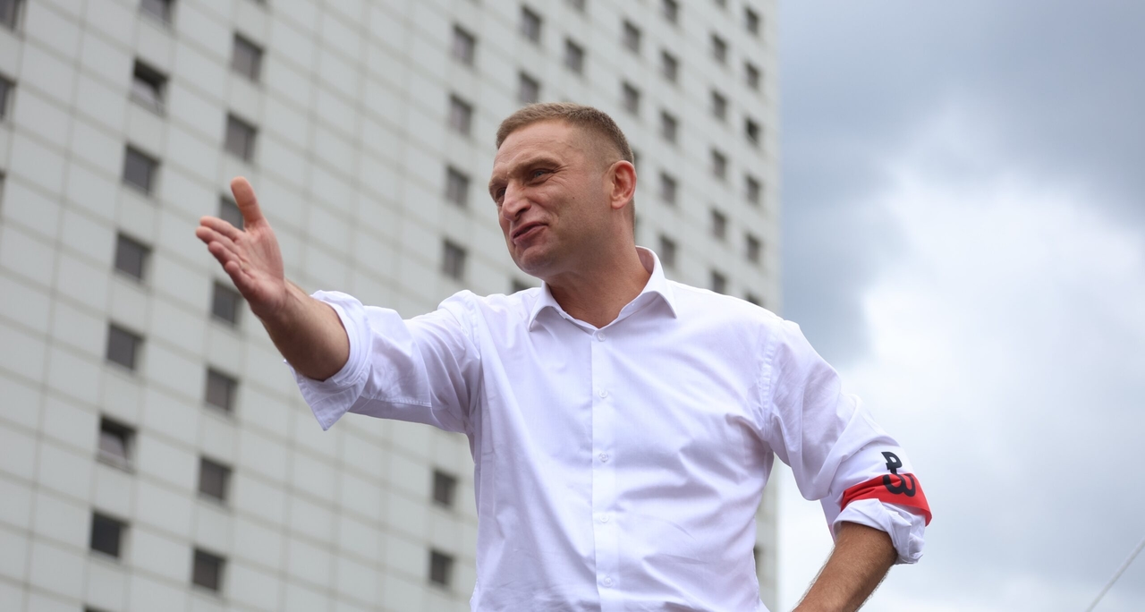 Polish president partially pardons nationalist leader over attack on female abortion protester