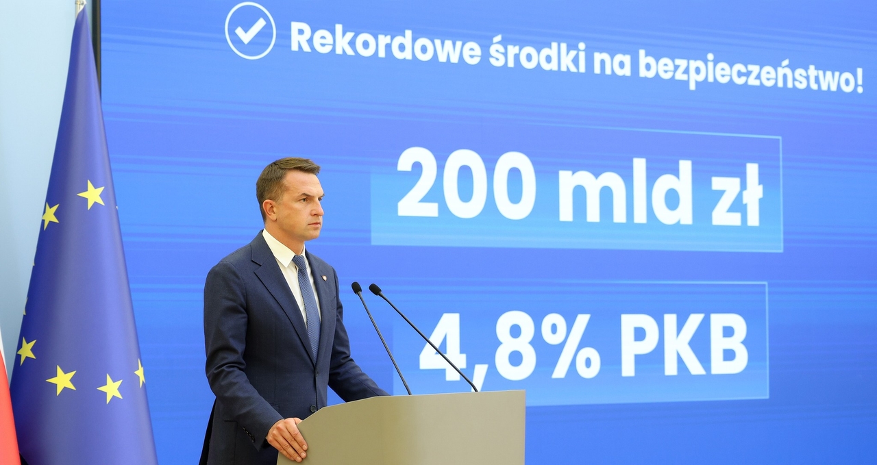 La Pologne prévoit des dépenses de défense record de 4,8 % du PIB dans le budget 2026, ainsi qu'une réduction du déficit