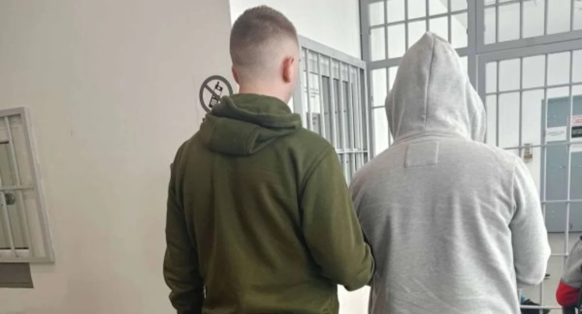 На него было выдано три ордера на арест.