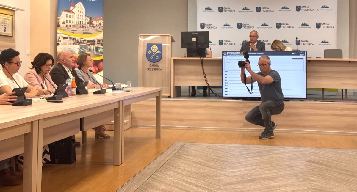 Una vergüenza total. El alcalde Długozim no recibió ni la absolución ni el voto de confianza.