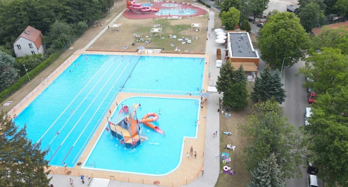 Piscina cerrada temporalmente